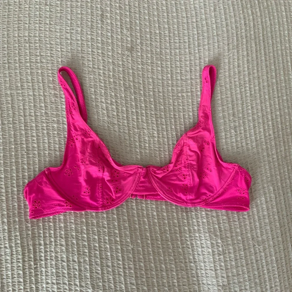 Frankie’s Bikinis x Revolve Pink Anna Swim Top Floral